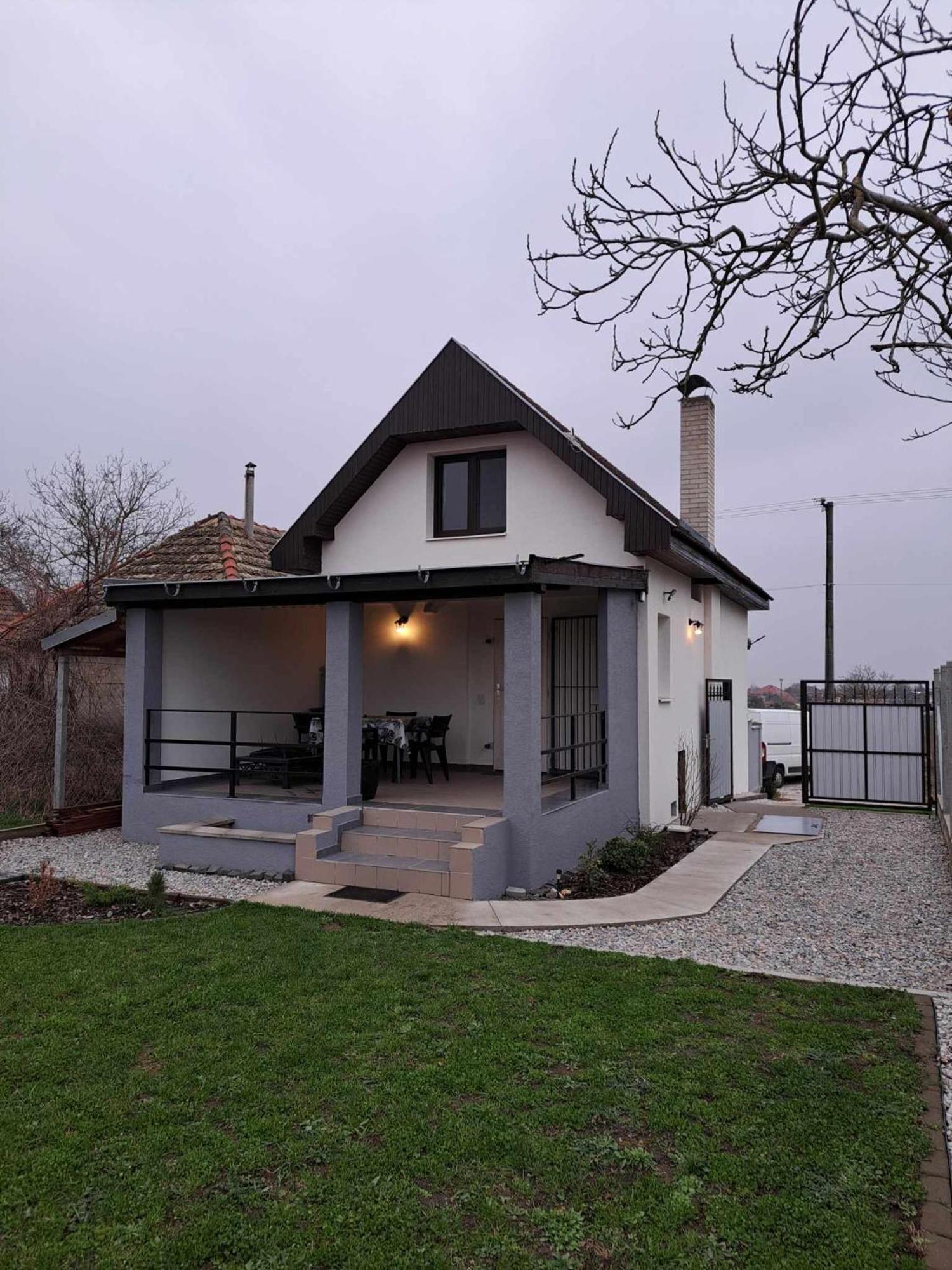 Grapeline Guesthouse Chotin Exterior foto