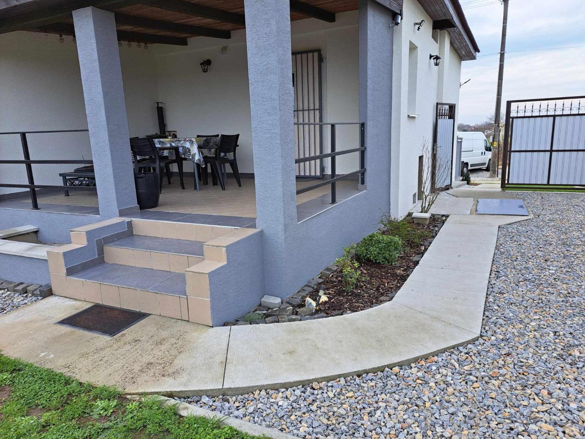 Grapeline Guesthouse Chotin Exterior foto